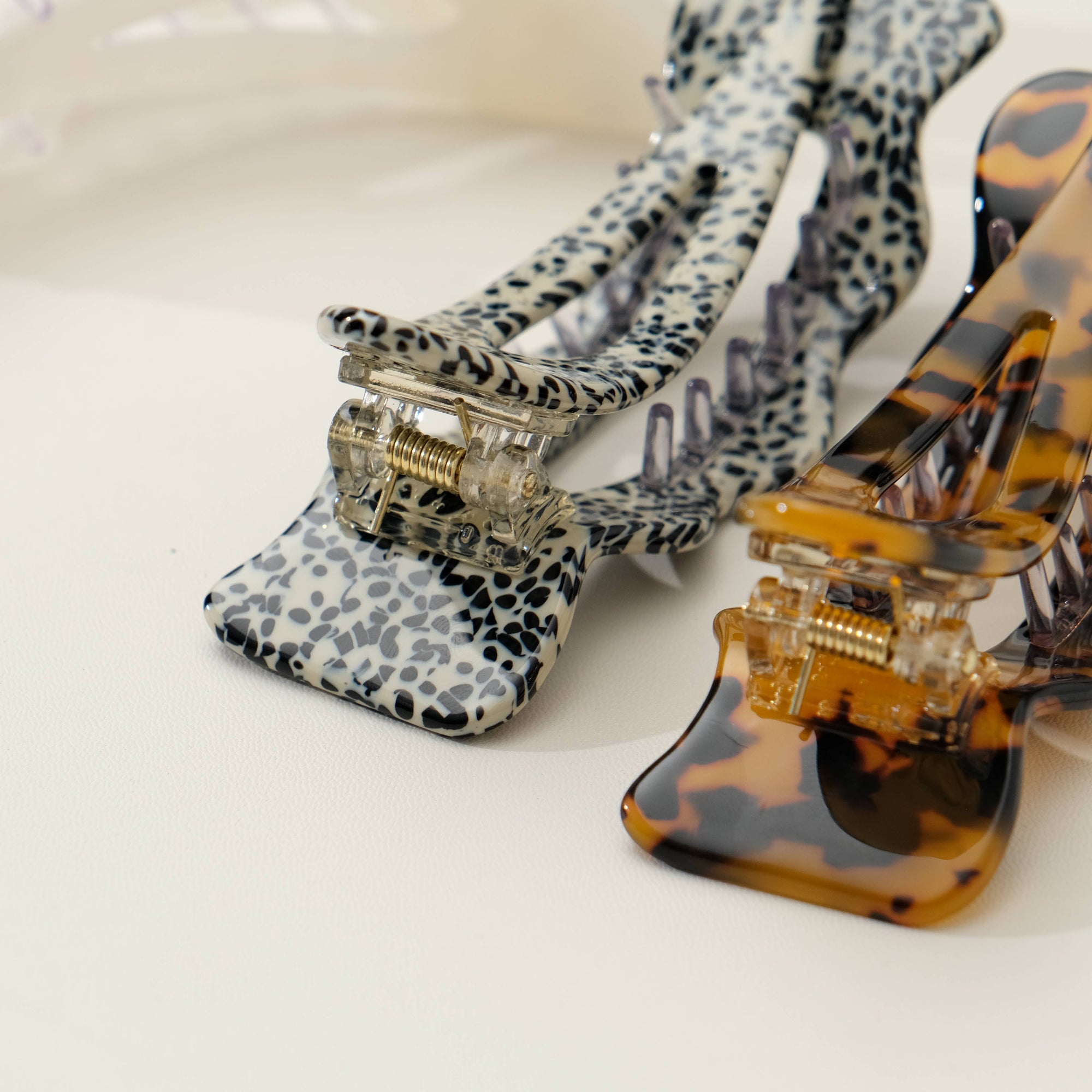 Jane Core | Scalloped Flat Claw Clip