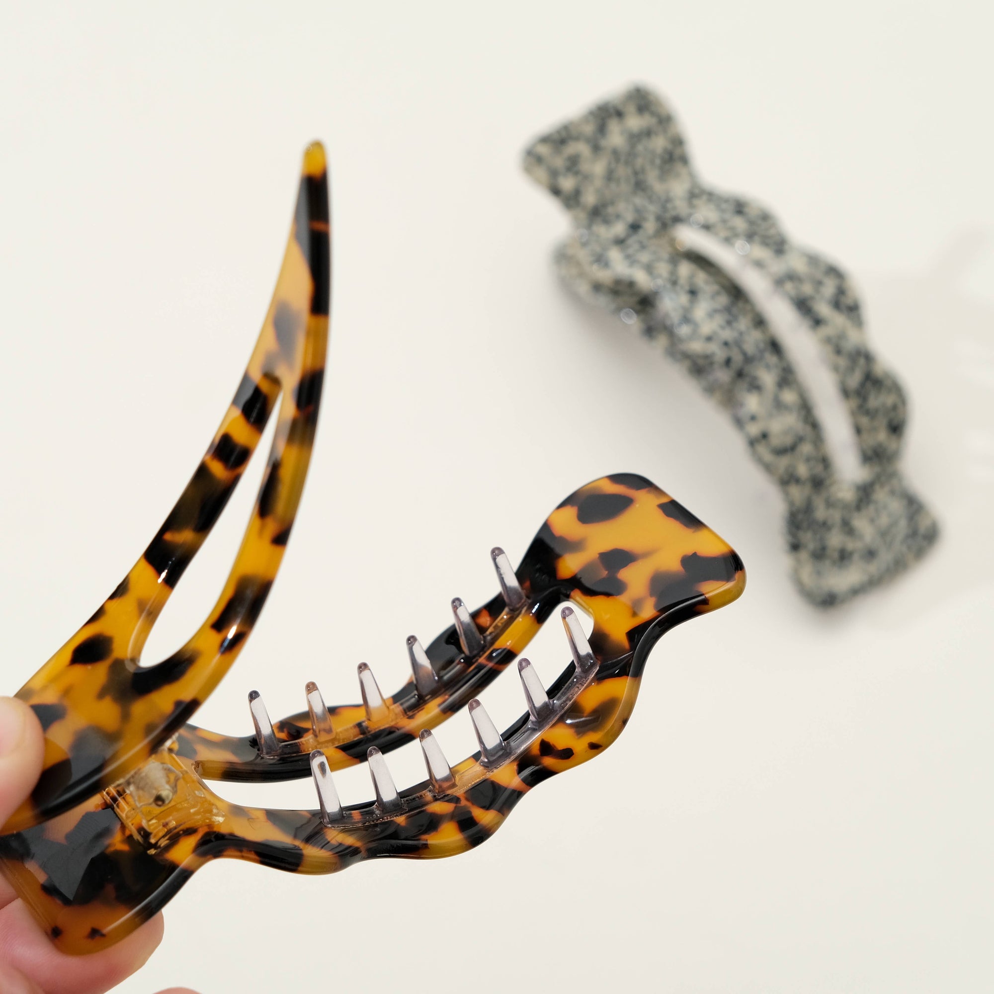 Jane Core | Scalloped Flat Claw Clip