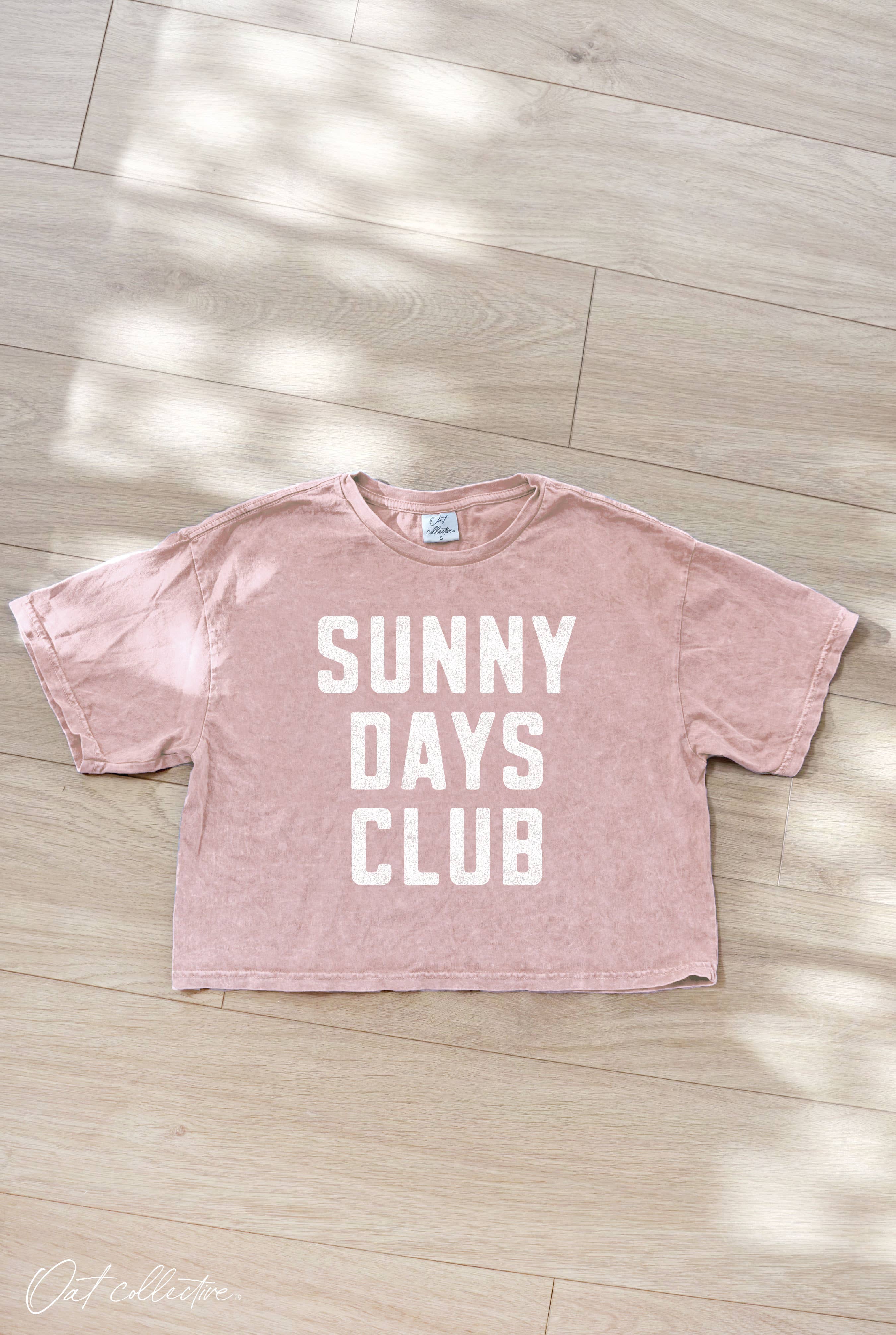 SUNNY DAYS CLUB Cropped Mineral Graphic Top